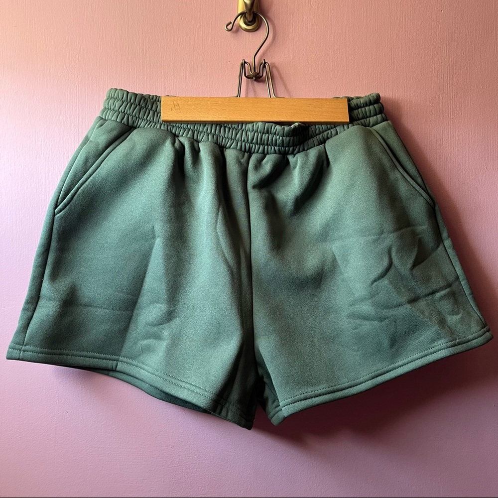 🆕Shein Curve 1X Green Shorts🦖